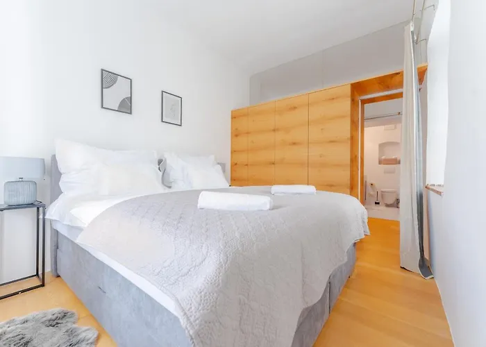 Revliving Cozy Oldtown Kremže